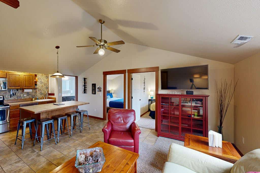 Lovely condo near downtown activities with central AC, WiFi, & private washer & dryer
