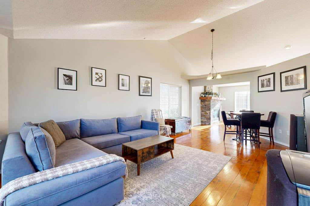 Family-Friendly House with Fireplace, Kitchen & Yard - Wineries Nearby