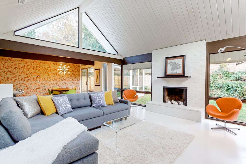 MCM home with atrium & yoga area near Nike HQ, Intel & Washington Square Mall