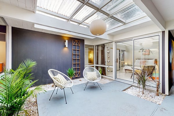 MCM home with atrium & yoga area near Nike HQ, Intel & Washington Square Mall