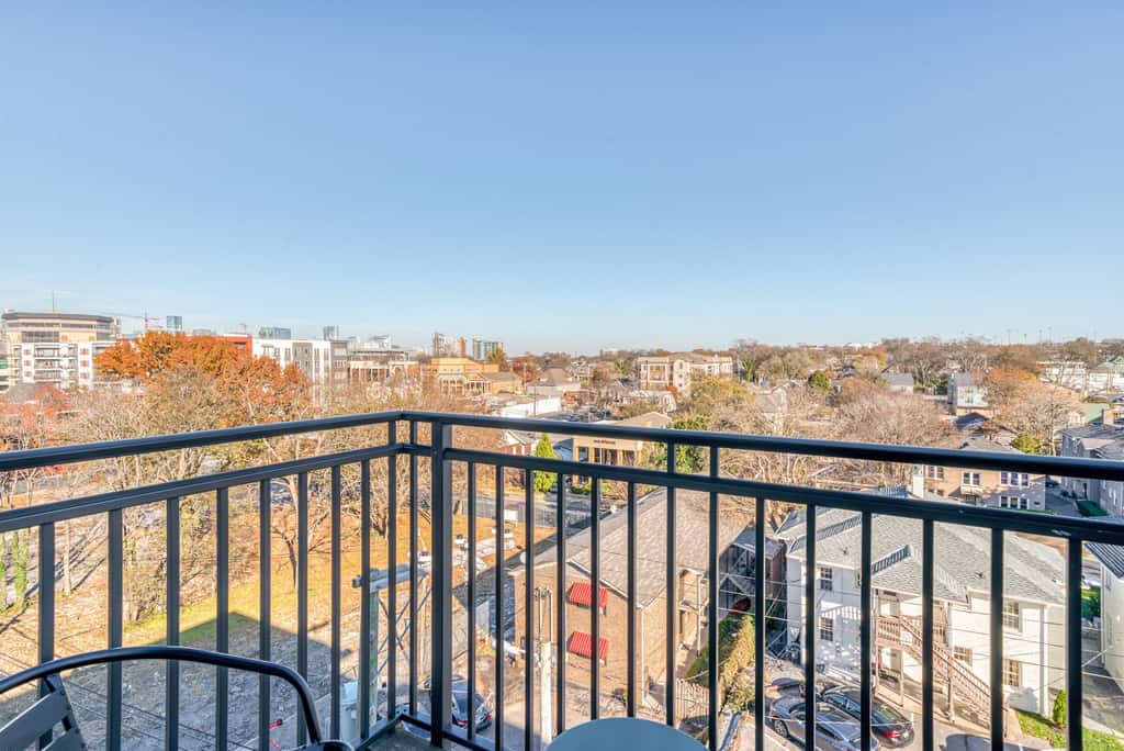 CozySuites Music Row Spacious 2BR in Nashville!