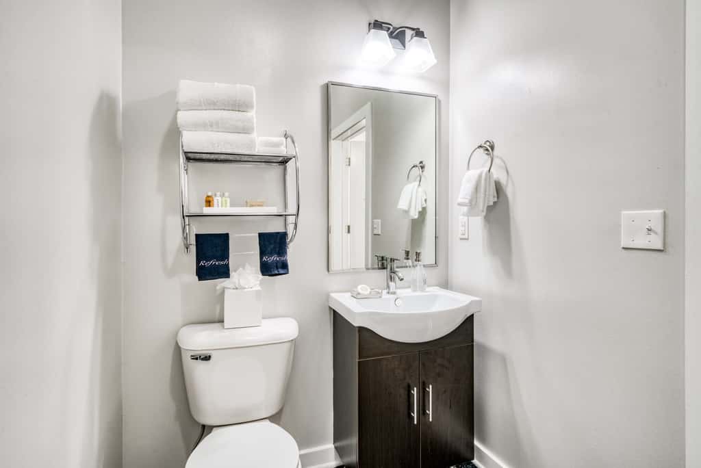 CozySuites Music Row Spacious 2BR in Nashville!