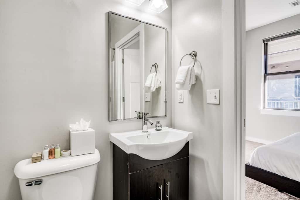 CozySuites Music Row Spacious 2BR in Nashville!