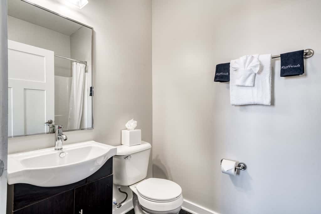 CozySuites Music Row Spacious 2BR in Nashville!