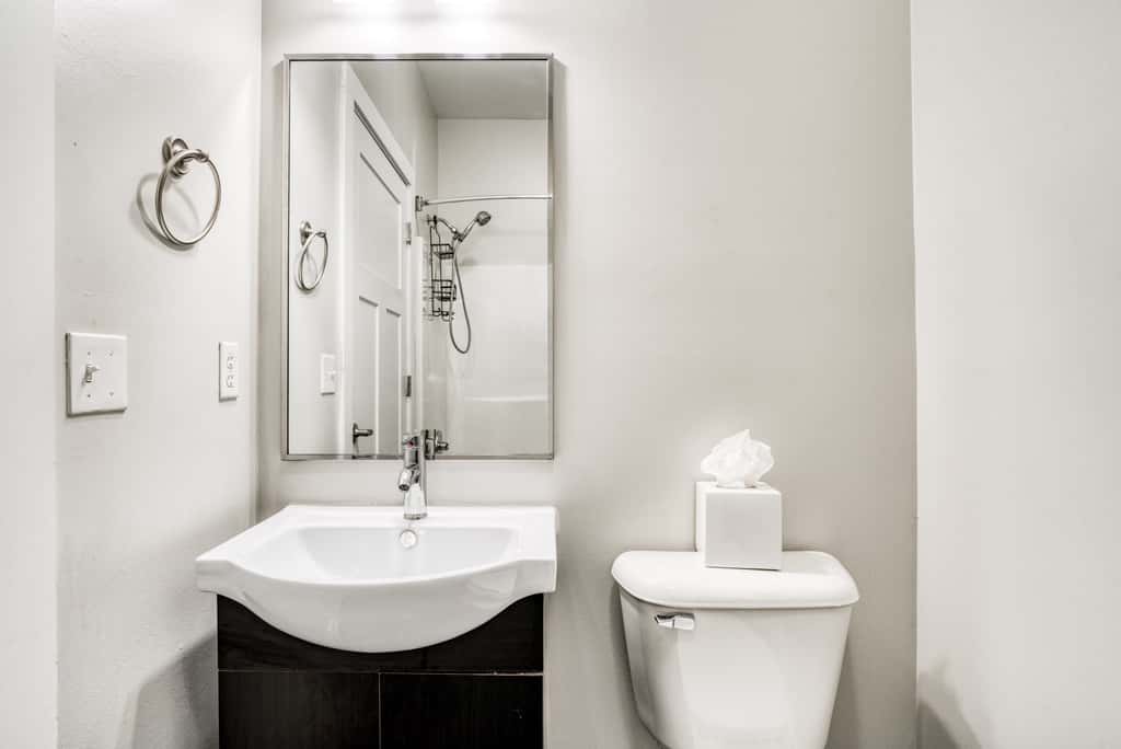 CozySuites Music Row Spacious 2BR in Nashville!