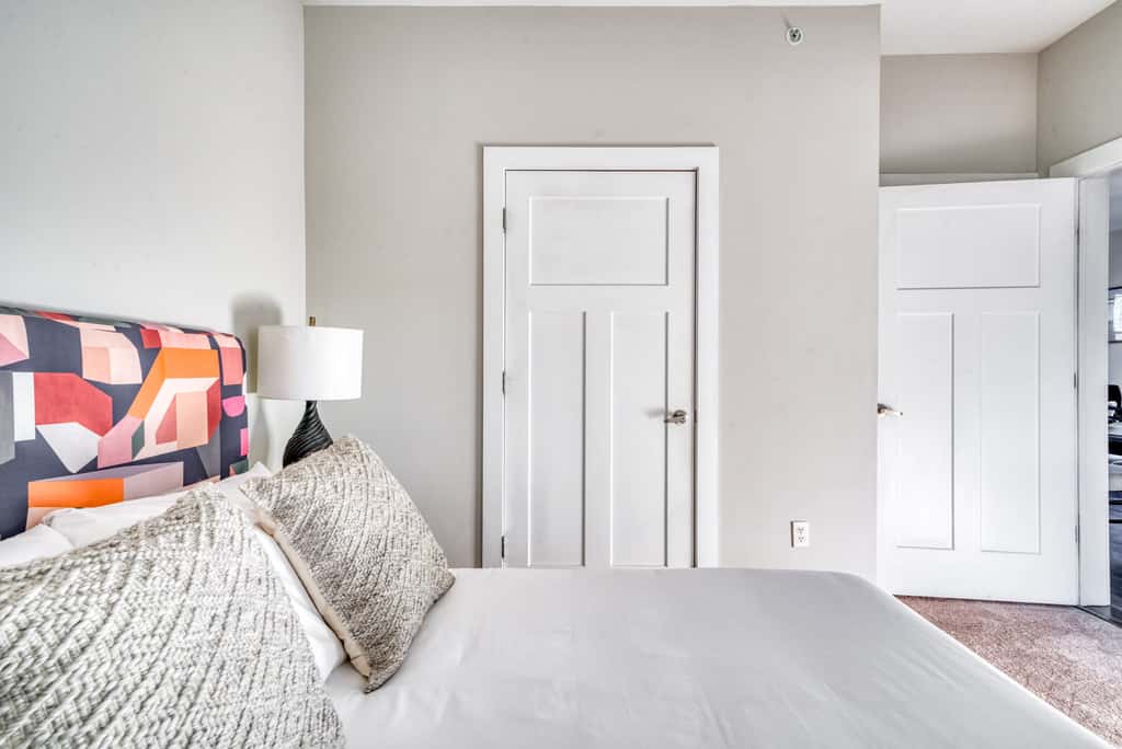 CozySuites Music Row Spacious 2BR in Nashville!