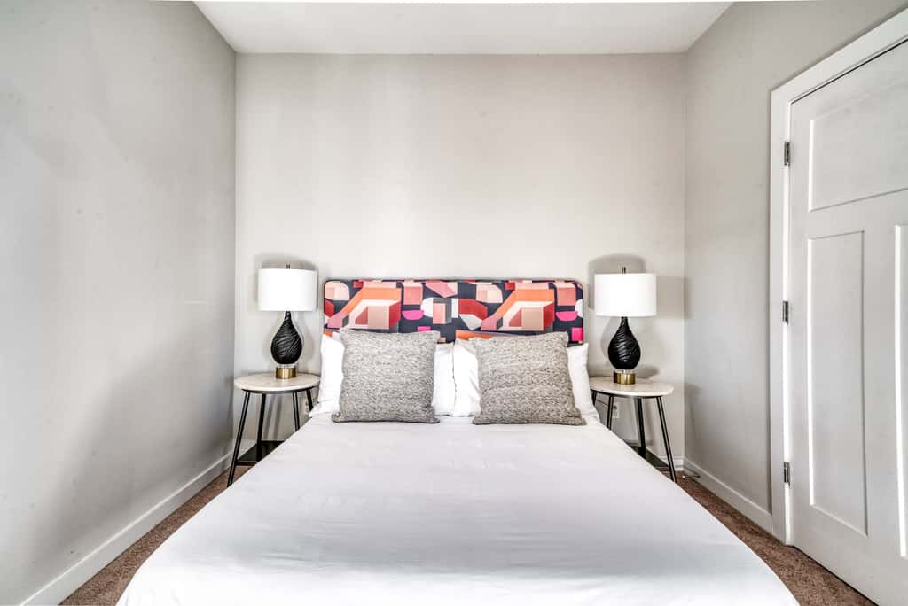 CozySuites Music Row Spacious 2BR in Nashville!