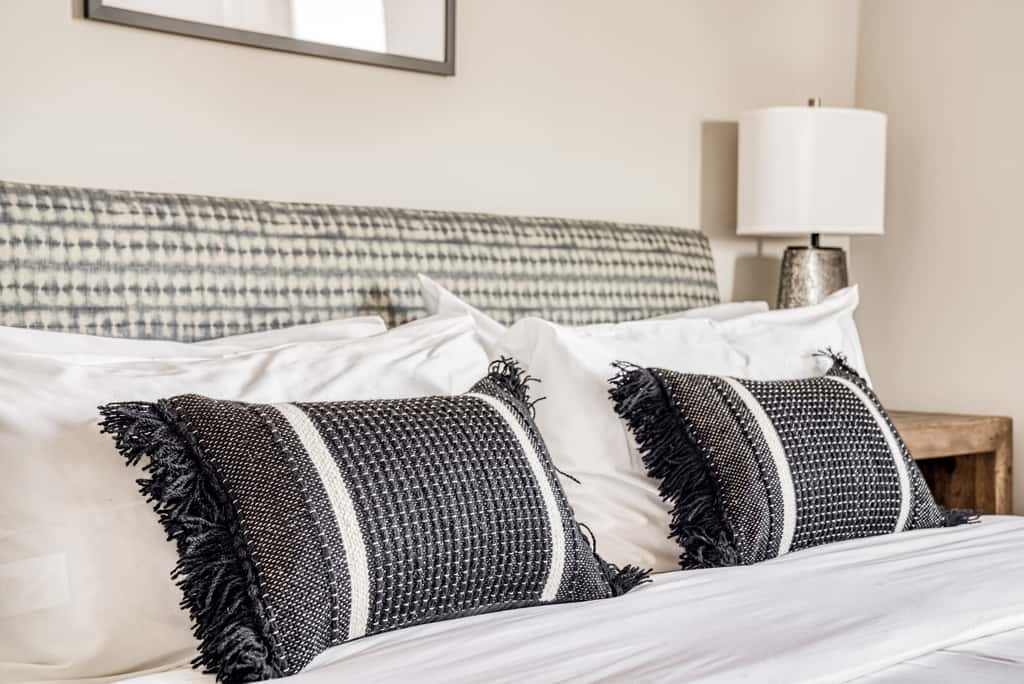 CozySuites Music Row Spacious 2BR in Nashville!