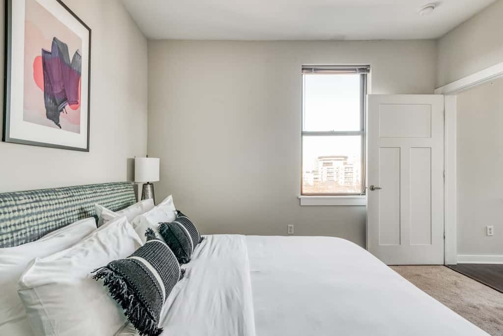 CozySuites Music Row Spacious 2BR in Nashville!