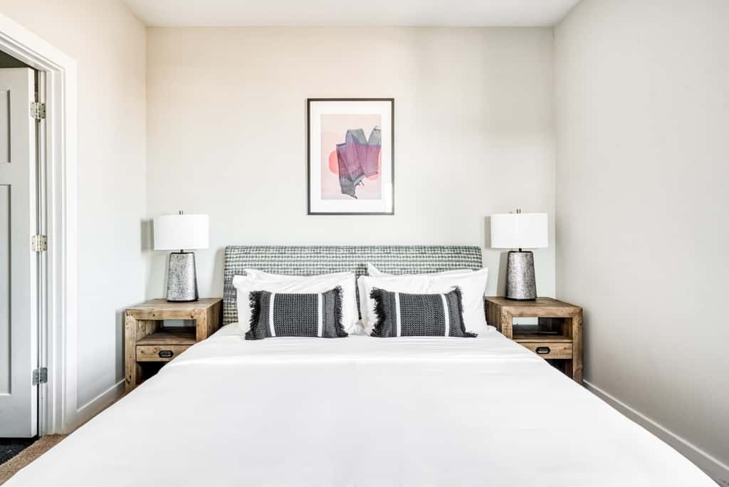 CozySuites Music Row Spacious 2BR in Nashville!