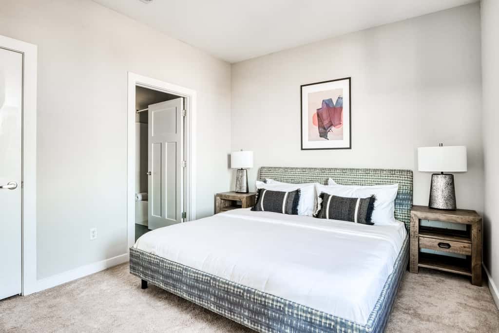 CozySuites Music Row Spacious 2BR in Nashville!