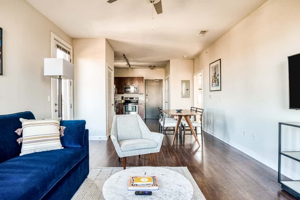 CozySuites Music Row Spacious 2BR in Nashville!