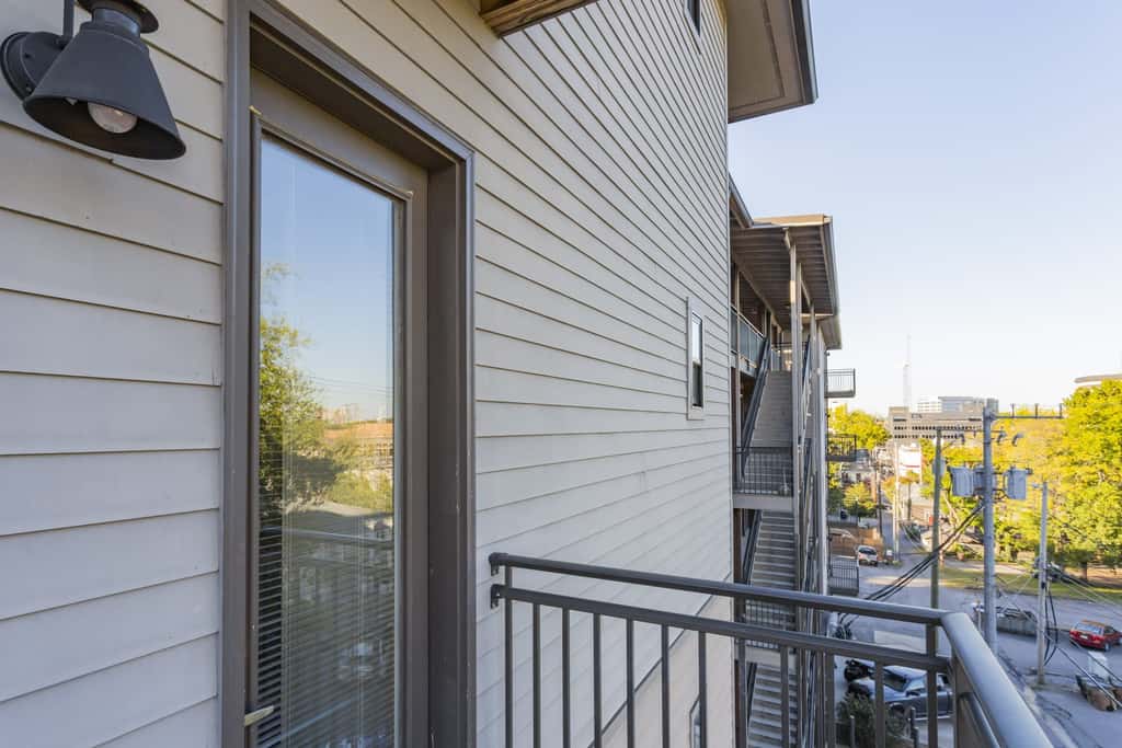 CozySuites Music Row Spacious 2BR in Nashville!