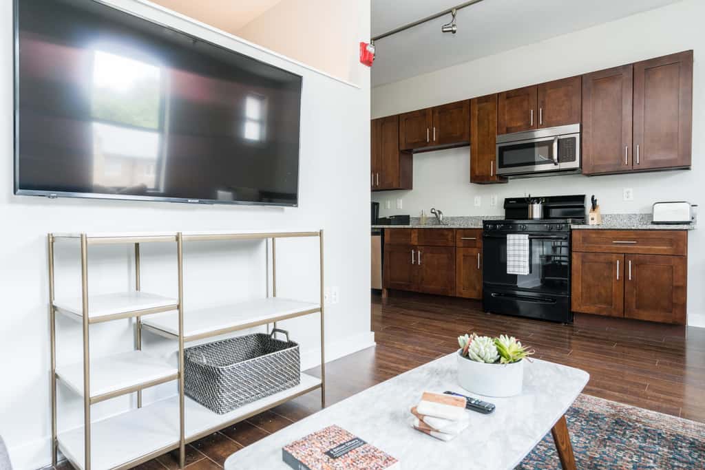 CozySuites MusicRow Astonishing SDO Nashville!