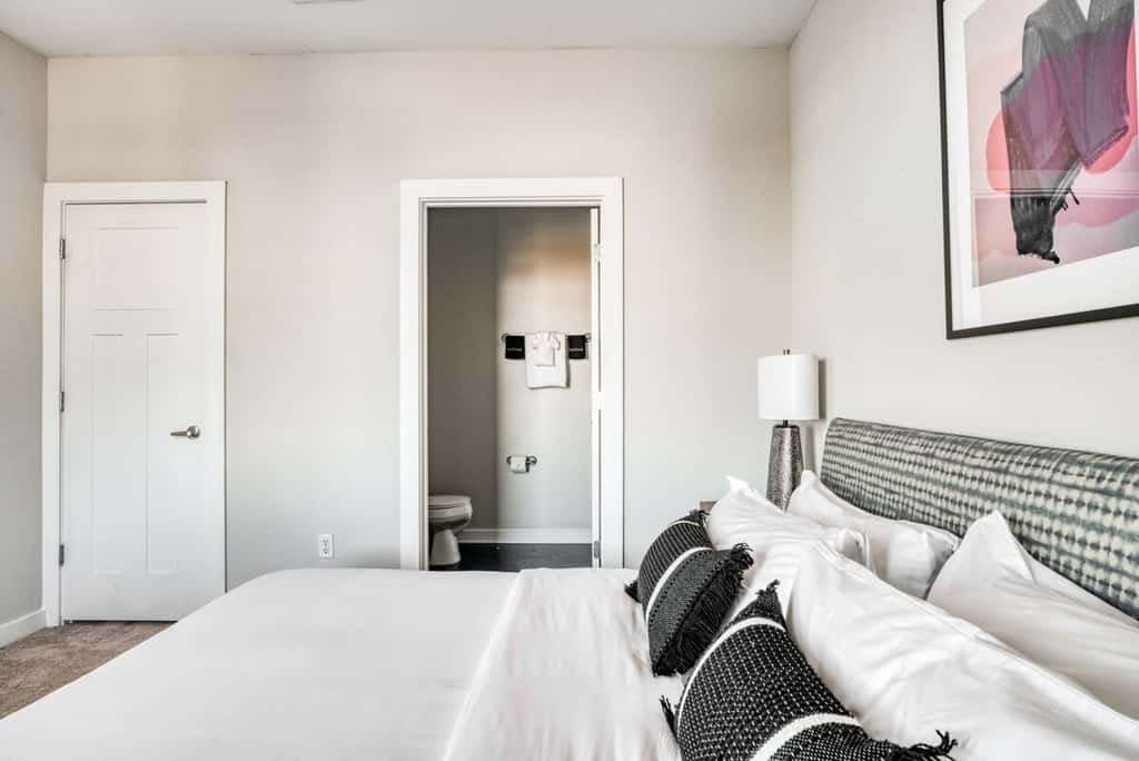 CozySuites TWO Spacious Music Row Condos