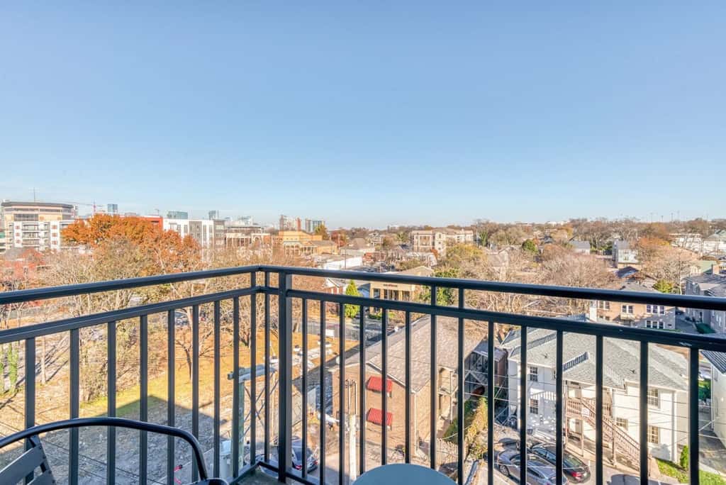 CozySuites TWO Spacious Music Row Condos