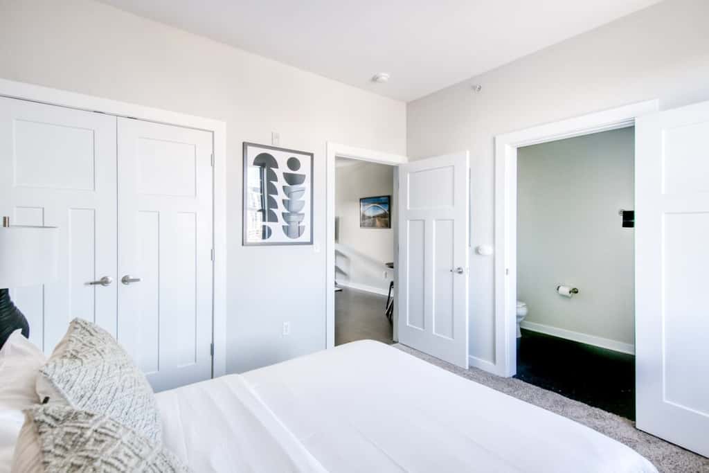 CozySuites TWO Spacious Music Row Condos