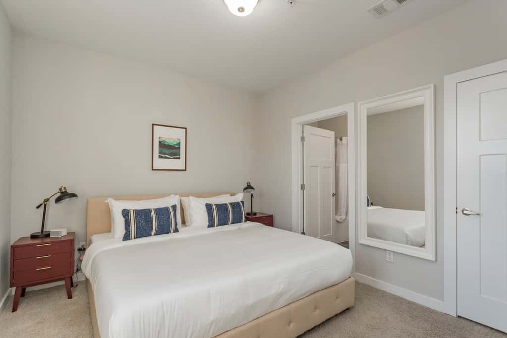 CozySuites TWO Alluring Music Row Condos 