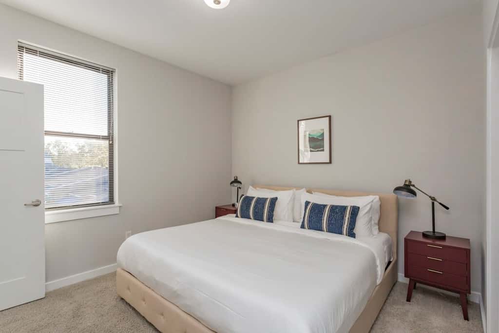 CozySuites TWO Alluring Music Row Condos 