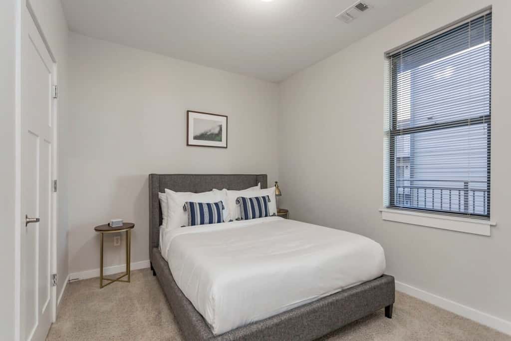 CozySuites TWO Alluring Music Row Condos 