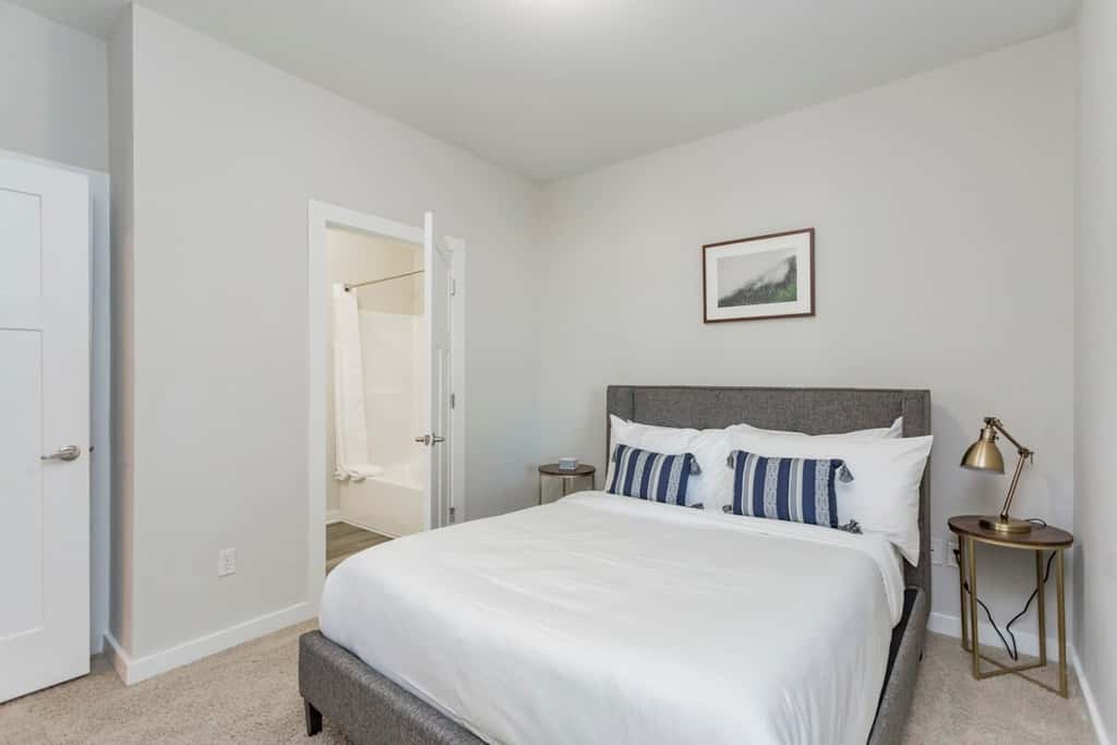 CozySuites TWO Alluring Music Row Condos 