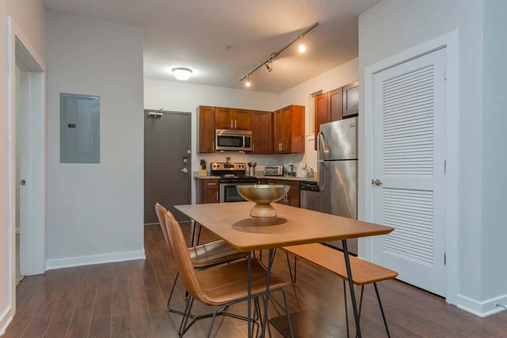 CozySuites TWO Alluring Music Row Condos 