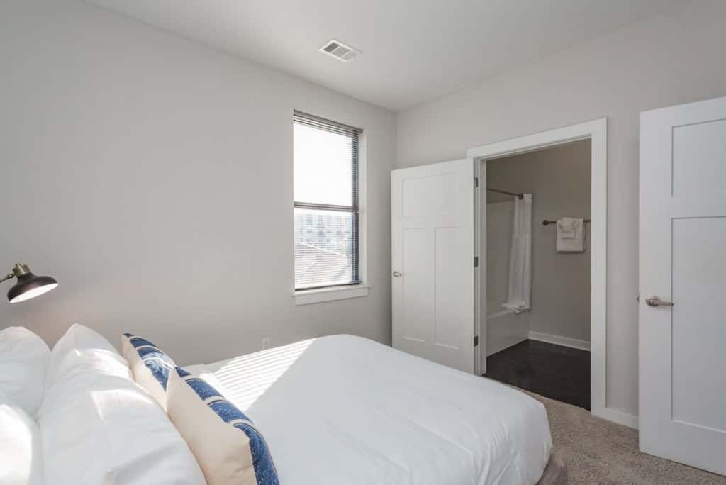CozySuites TWO Alluring Music Row Condos 