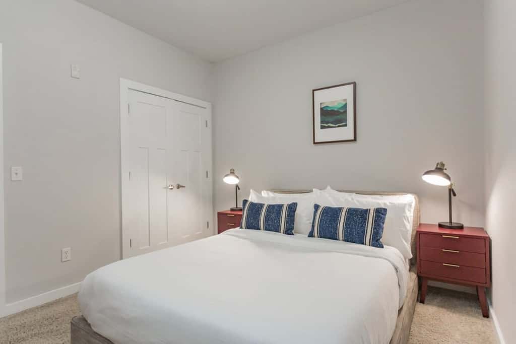 CozySuites TWO Alluring Music Row Condos 
