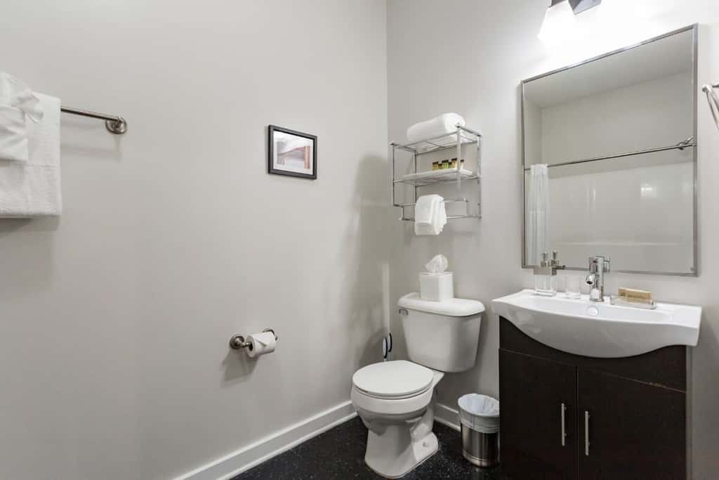 CozySuites TWO Alluring Music Row Condos 