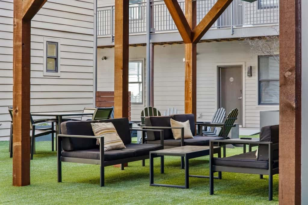 CozySuites TWO Alluring Music Row Condos 