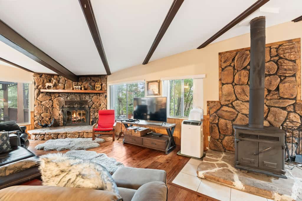 The Blue Spruce Log Cabin | Cozy 3BR | Munds Park