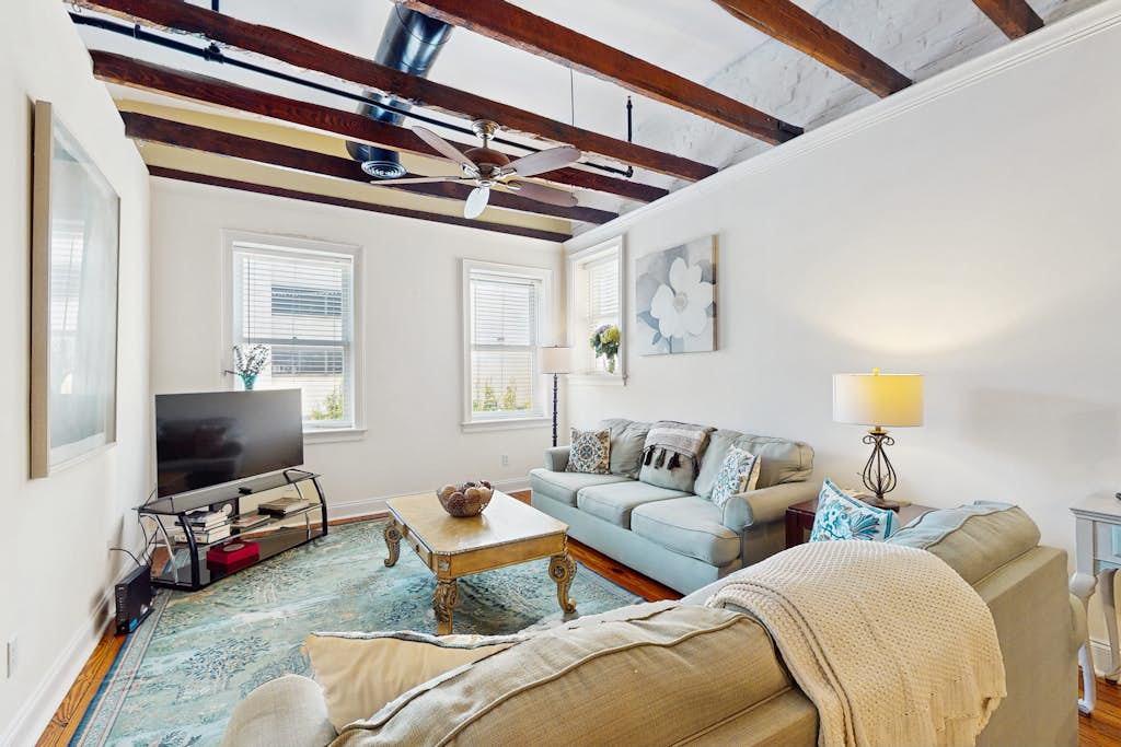 Historic City Market Loft Off Broughton