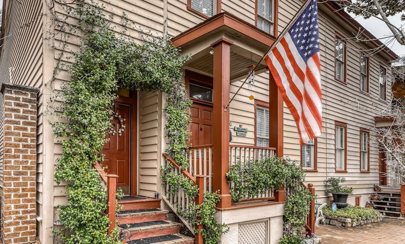 Modern Historic District duplex spacious and short walk to parks and restaurants
