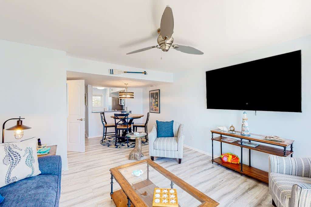 Oceanfront townhome with a lovely ocean view, washer/dryer & central AC