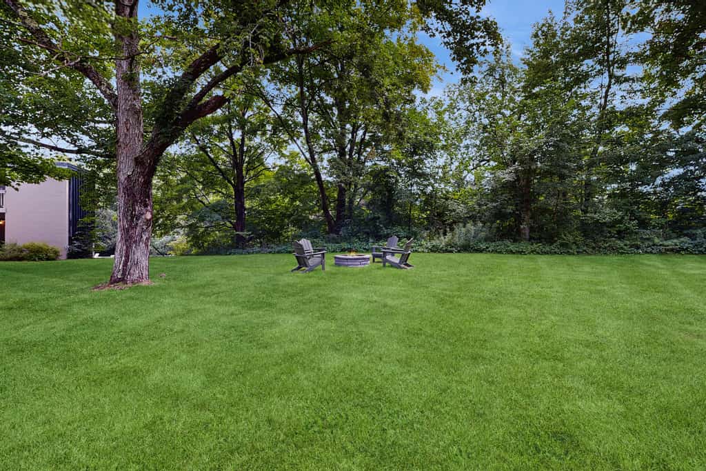 Sugarbush Condo: seasonal pool, ski, hike & golf