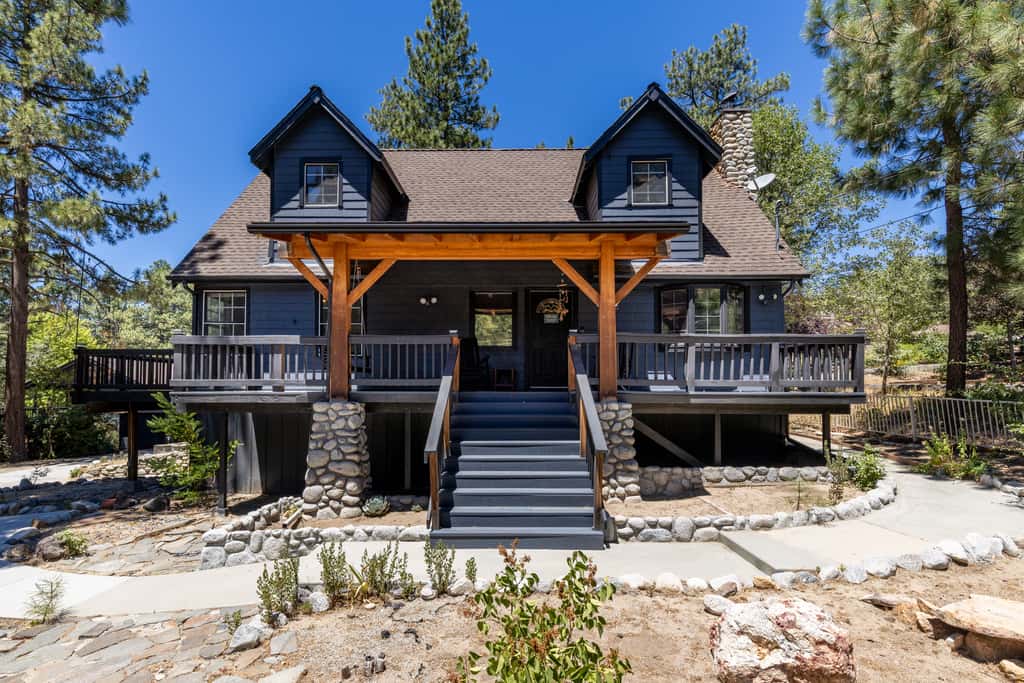 Lundquist House
