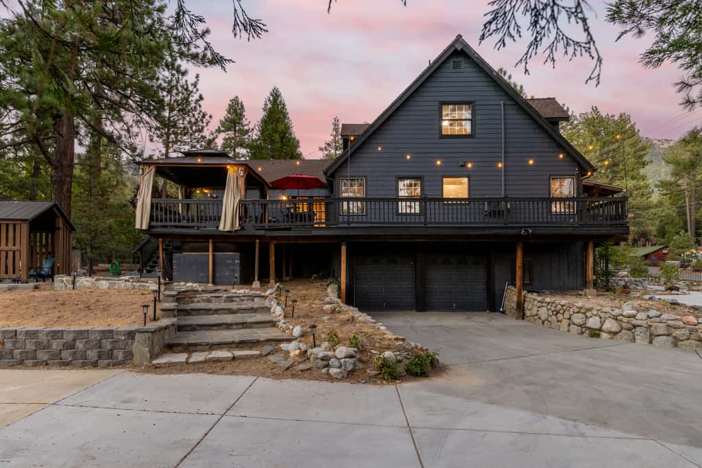 Lundquist House