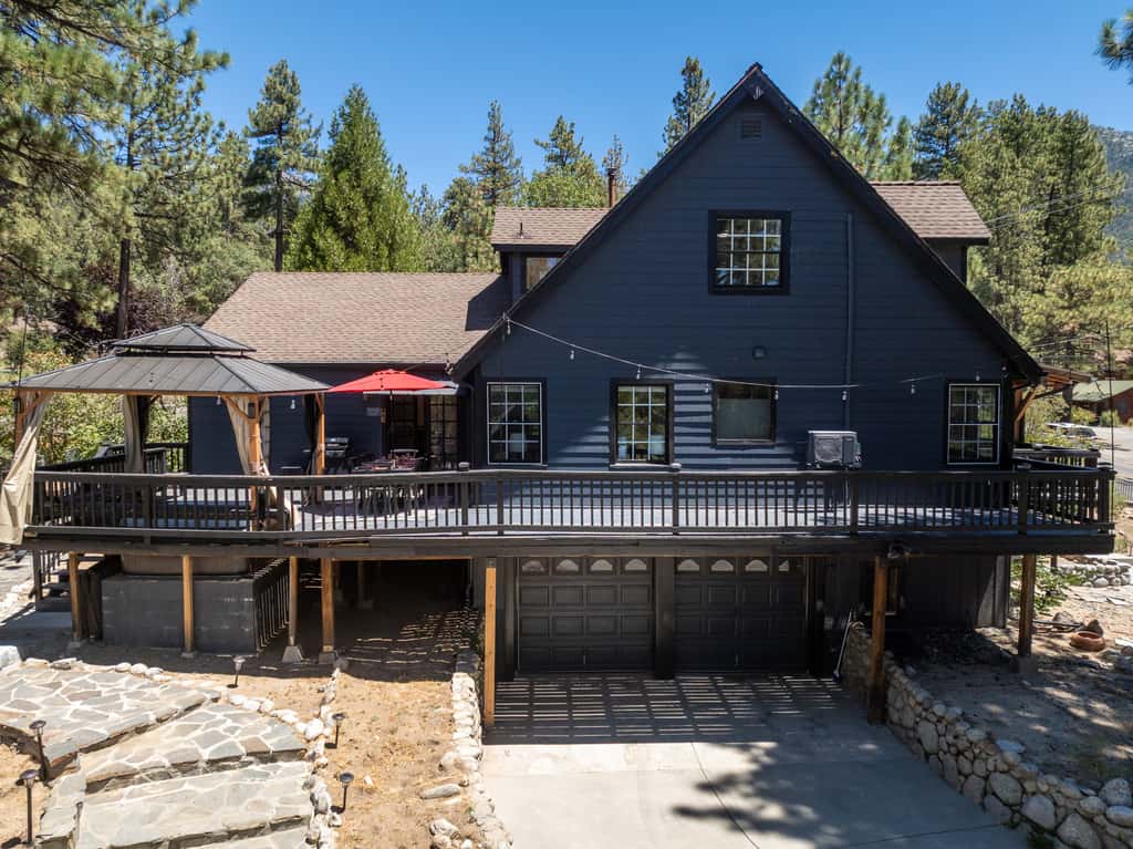 Lundquist House
