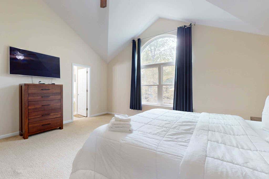 Pocono Home with Hot Tub, EV Charge, Pool & Tennis