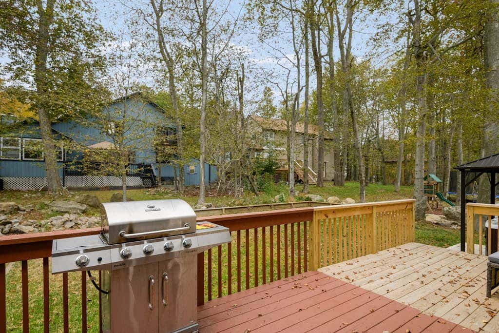 Pocono Home with Hot Tub, EV Charge, Pool & Tennis