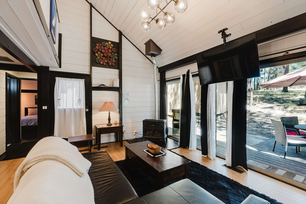 Cozy Sunriver Retreat - SHARC Passes, Bike and BBQ