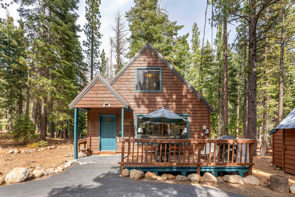 Classic Tahoe Cabin Retreat | Tahoe Park Private Beach Access & Mountain Charm