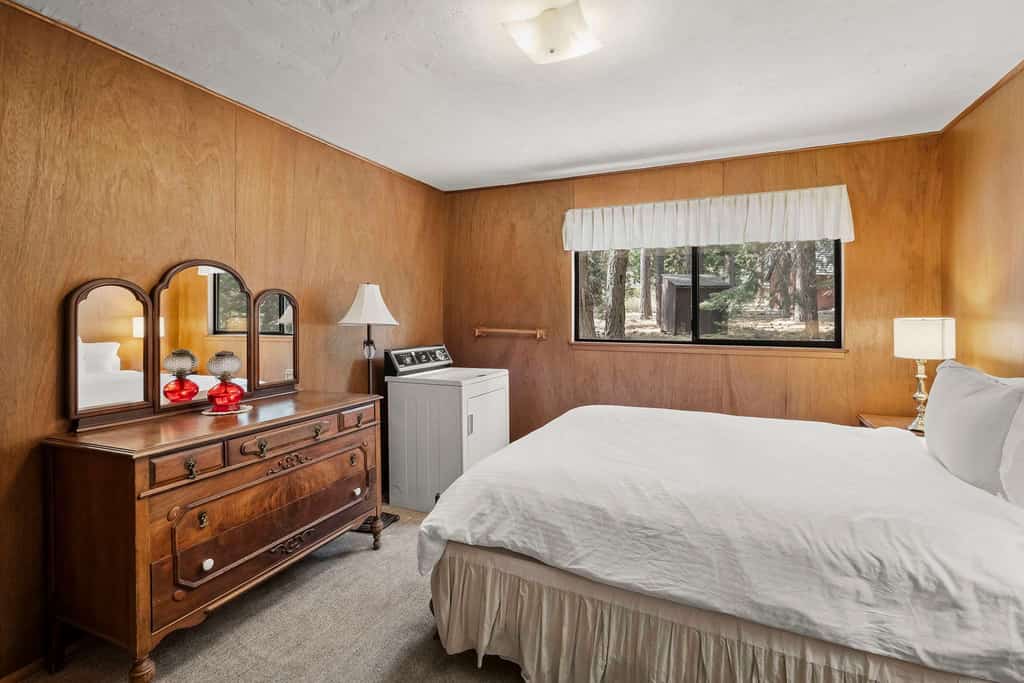 Classic Tahoe Cabin Retreat | Tahoe Park Private Beach Access & Mountain Charm