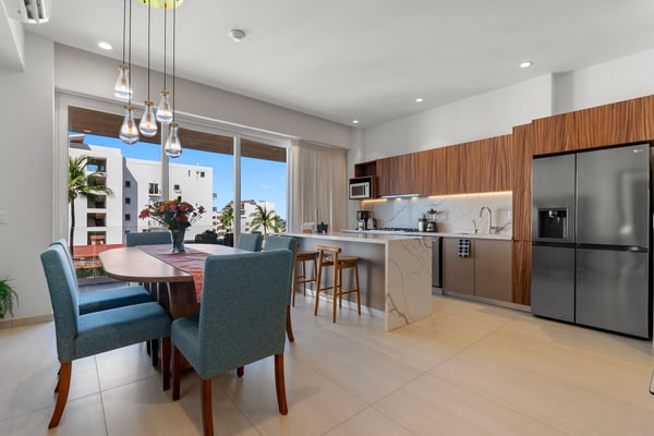 Luxury 2BR Lock-Off | Rooftop Pool | Golden Zone