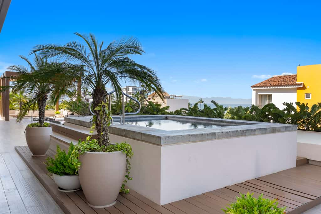 Cozy 1BR Bucerías stay with pool, gym, WiFi & kitchenette.