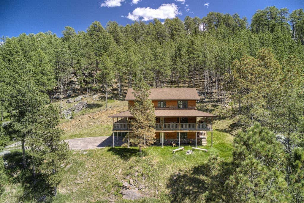 Eagle Pine Lodge