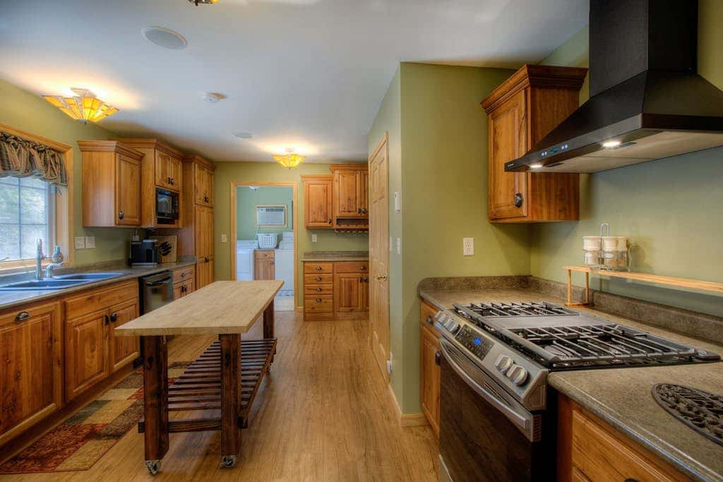 Eagle Pine Lodge