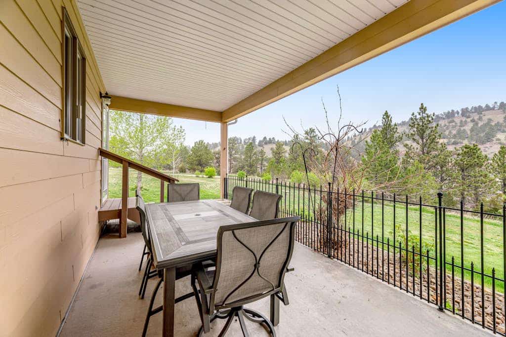 Escape to this spacious four bedroom ranch in Hot Springs South Dakota. Perfectly situated for your Black Hills adventure, this retreat features vaulted ceilings, a full kitchen, and a relaxing porch. Enjoy modern comforts including air conditioning, internet, and laundry. You are minutes from top attractions like Wind Cave National Park, the Mammoth Site, and Evans Plunge. Ideal for families and friends seeking a comfortable base near the southern Black Hills.