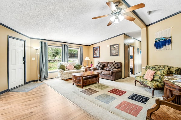 Experience the beauty of the Rockies at this charming 3 bedroom home in Colorado Springs. Perfectly positioned for adventure, you are just minutes away from the iconic Garden of the Gods and Pikes Peak. Relax in style with modern amenities including air conditioning, fast wifi, and a fully equipped kitchen. Whether you are planning a family hike or a quiet evening on the private patio watching the sunset, this welcoming mountain retreat offers the ultimate base for your Colorado getaway.