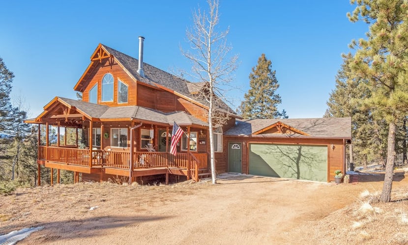 Escape to The Hideaway, a spacious 4-bedroom lodge in Florissant, Colorado, perfect for family getaways and dog-friendly adventures. This contemporary mountain home features an expansive deck with stunning views, a cozy wood stove, and multiple living areas to spread out. Enjoy a fully equipped kitchen and family-friendly amenities like board games and foosball. Located near Florissant Fossil Beds and Cripple Creek, it is the ideal base for exploring the Pikes Peak region while enjoying a secluded and peaceful retreat.
